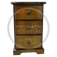 BALTIC SOLID PINE 3 DRAWER BEDSIDE CABINET IN DAKR OAK POLISHED BALTIC SOLID PINE 3 DRAWER BEDSIDE CABINET IN DAKR OAK POLISHED