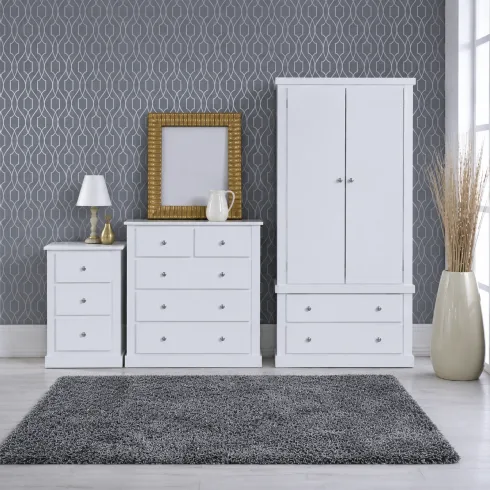 Handmade in England Dewsbury 3 Piece Bedroom Set in White - No Mirrored Doors Handmade in England Dewsbury 3 Piece Bedroom Set in White - No Mirrored Doors