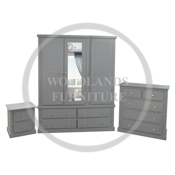 DEWSBURY TRIPLE 3 PIECE MIRRORED BEDROOM SET IN GREY DEWSBURY TRIPLE 3 PIECE MIRRORED BEDROOM SET IN GREY